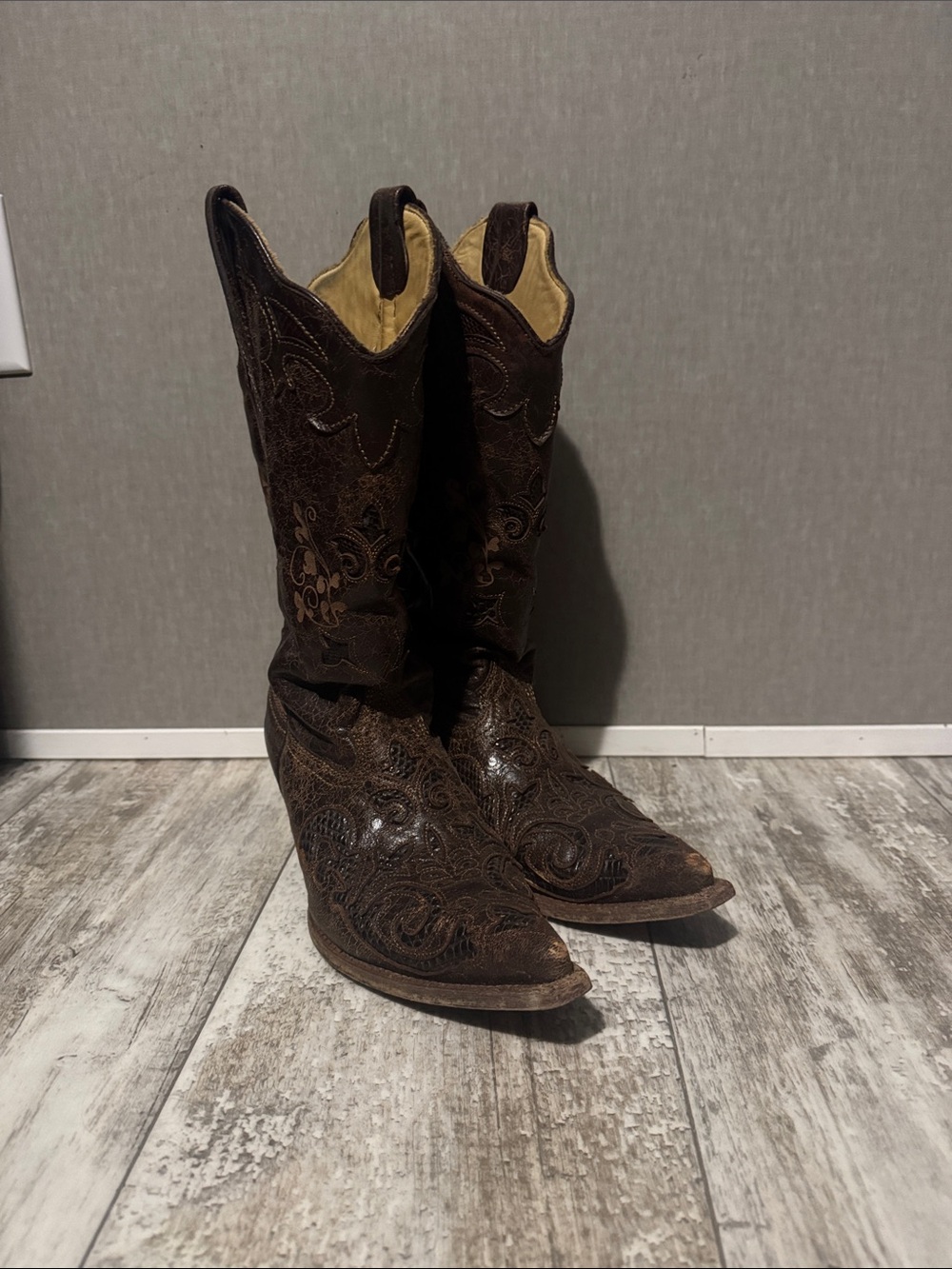 Corral Women's Brown Embroidered Western Cowboy Boots